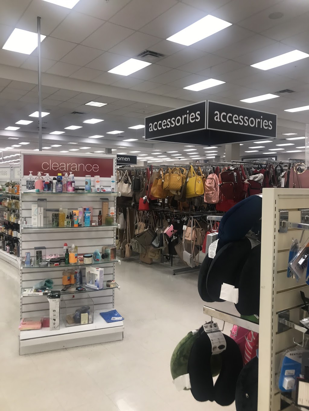 Winners & HomeSense | 19800 Lougheed Hwy, Pitt Meadows, BC V3Y 2W1, Canada | Phone: (604) 465-4330