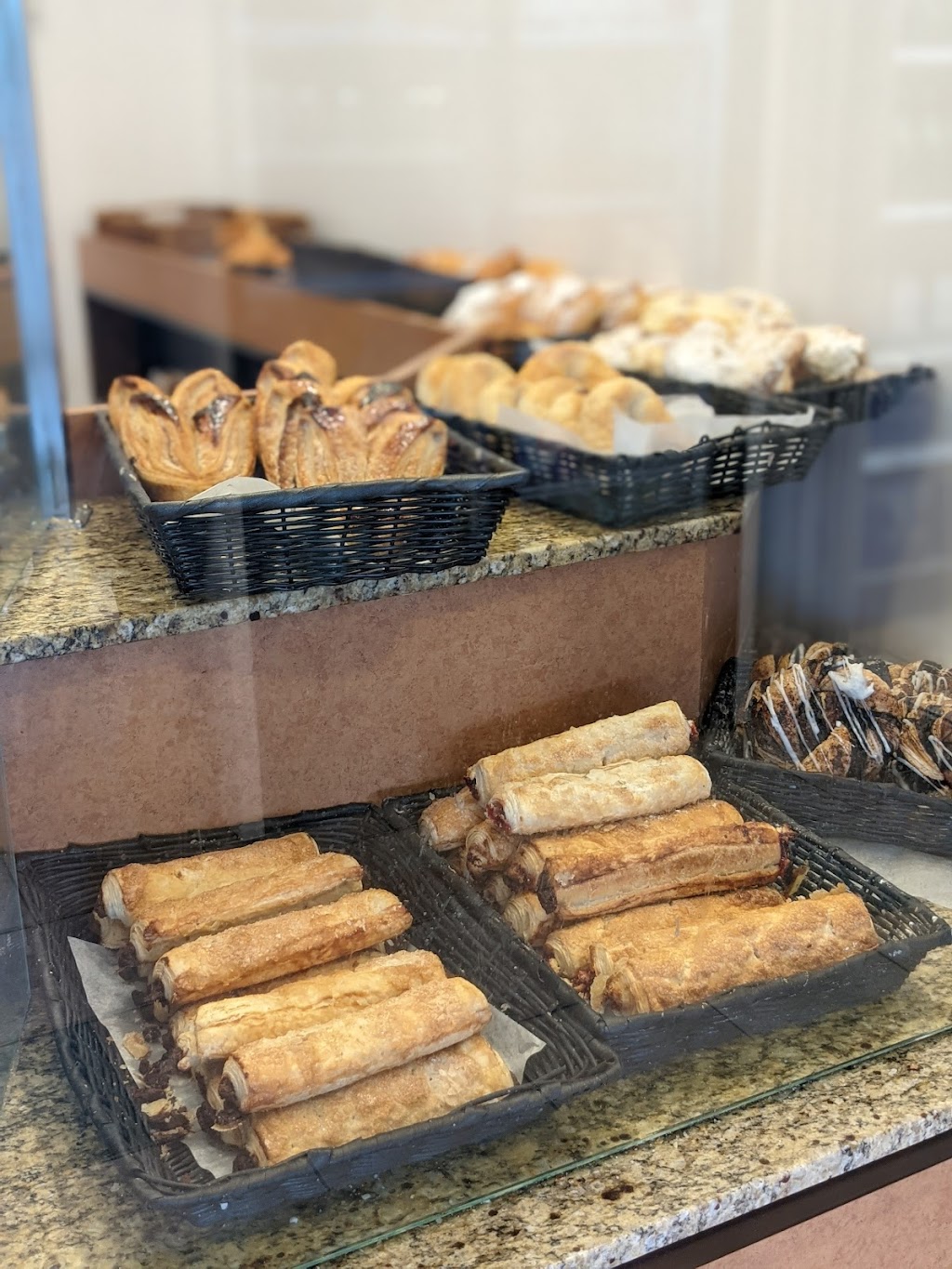 Patisserie Lasalle | 8170 Bd Newman, LaSalle, QC H8N 1X9, Canada | Phone: (514) 365-4334