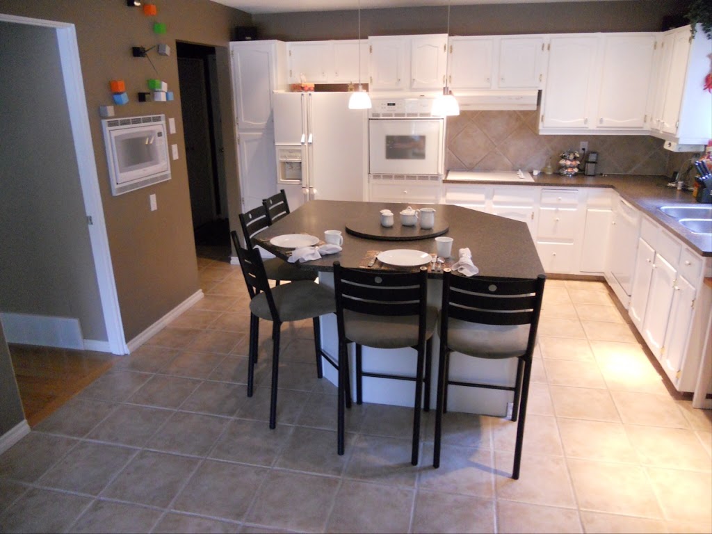 Bonaventure Bed and Breakfast | 12229 Lake Erie Rd SE, Calgary, AB T2J 2Z3, Canada | Phone: (403) 271-7686