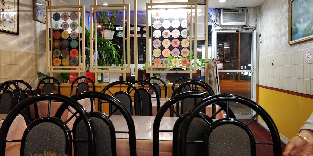 Lucky Garden Restaurant | 3828 Bloor St W, Etobicoke, ON M9B 1K9, Canada | Phone: (416) 239-8421