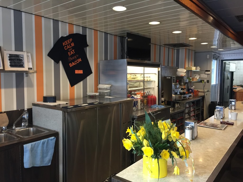 Breezy Corners Hamilton | 1145 Main St E, Hamilton, ON L8M 1P3, Canada | Phone: (905) 545-3924