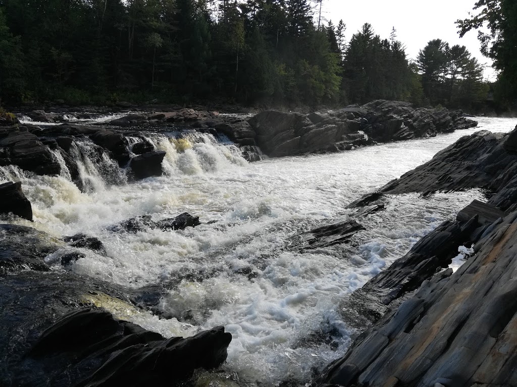 Parc des Chutes de Montauban | 100-190 Route du Moulin, Notre-Dame-de-Montauban, QC G0X 1W0, Canada | Phone: (418) 336-2640