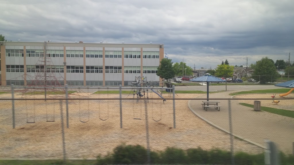 Parc-école Sainte-Thérèse-de-lEnfant-Jésus | 700 9e Rue, Saint-Jérôme, QC J7Z 2Z5, Canada | Phone: (450) 438-8828