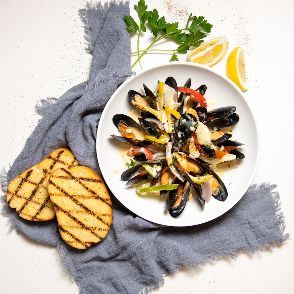 Royal Bistro | 384 Royal York Rd, Etobicoke, ON M8Y 2R3, Canada | Phone: (647) 351-7890