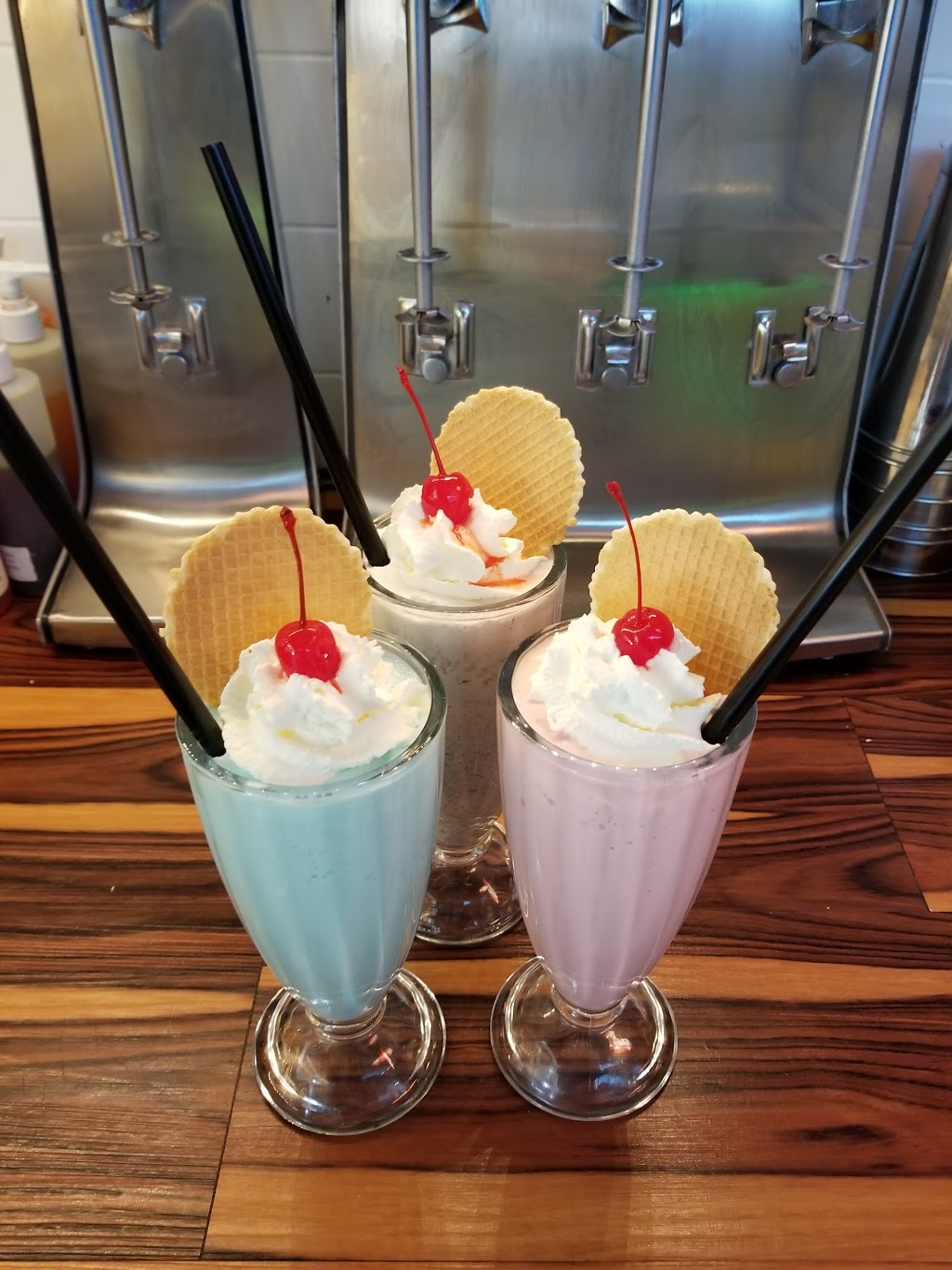 JVs Diner | 162 S Shore Rd, Lake Cowichan, BC V0R 2G0, Canada | Phone: (250) 749-7411