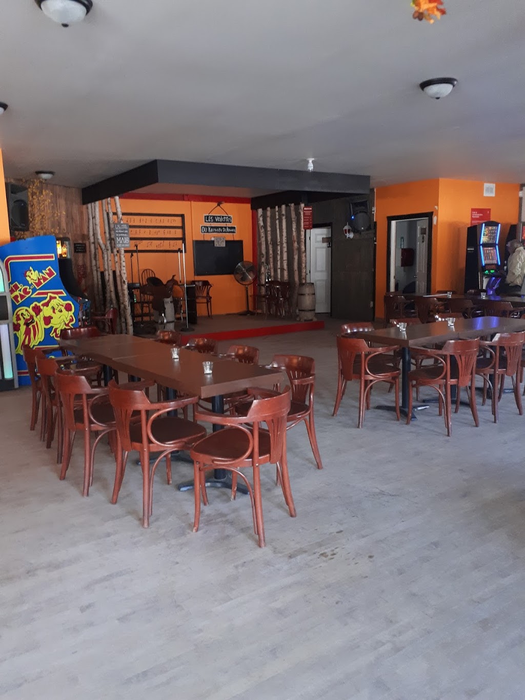 Bar chez rowny | 11850 335 Rte, Saint-Calixte, QC J0K 1Z0, Canada | Phone: (450) 222-5356