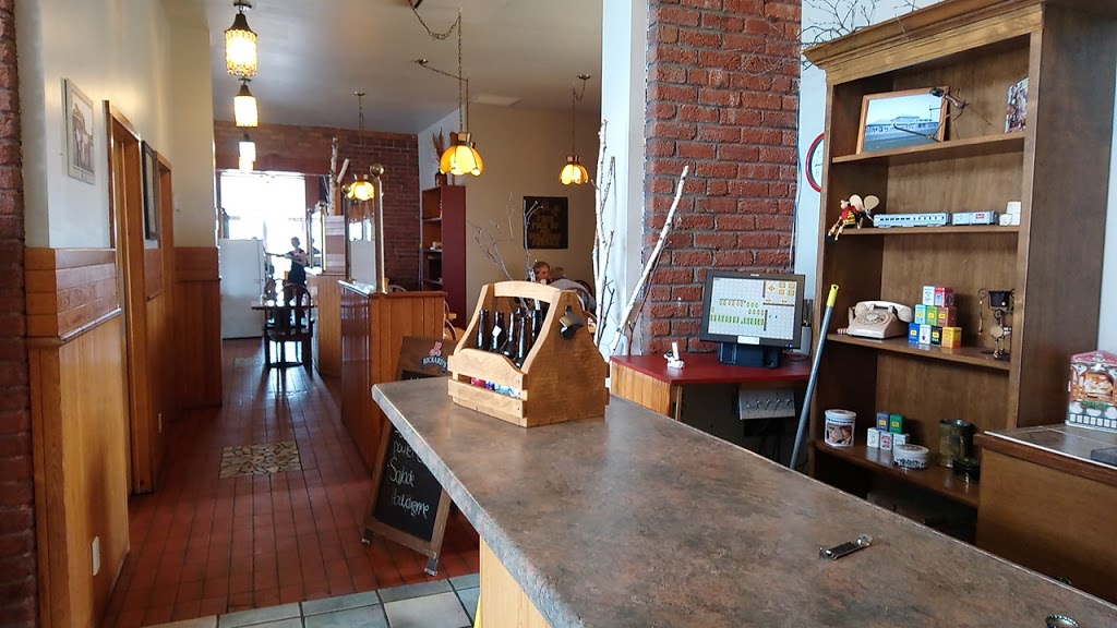 Restaurant La Vieille Gare de Richmond | 739 Rue Principale Nord, Richmond, QC J0B 2H0, Canada | Phone: (819) 826-6655