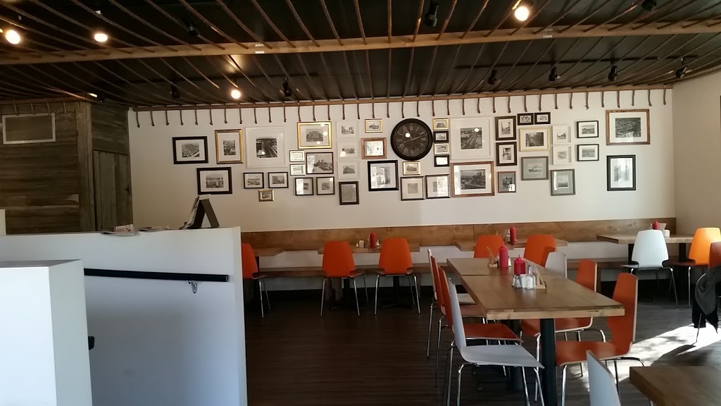 Cravings Restaurant | 266 4 St E, Stonewall, MB R0C 2Z0, Canada | Phone: (204) 467-9078