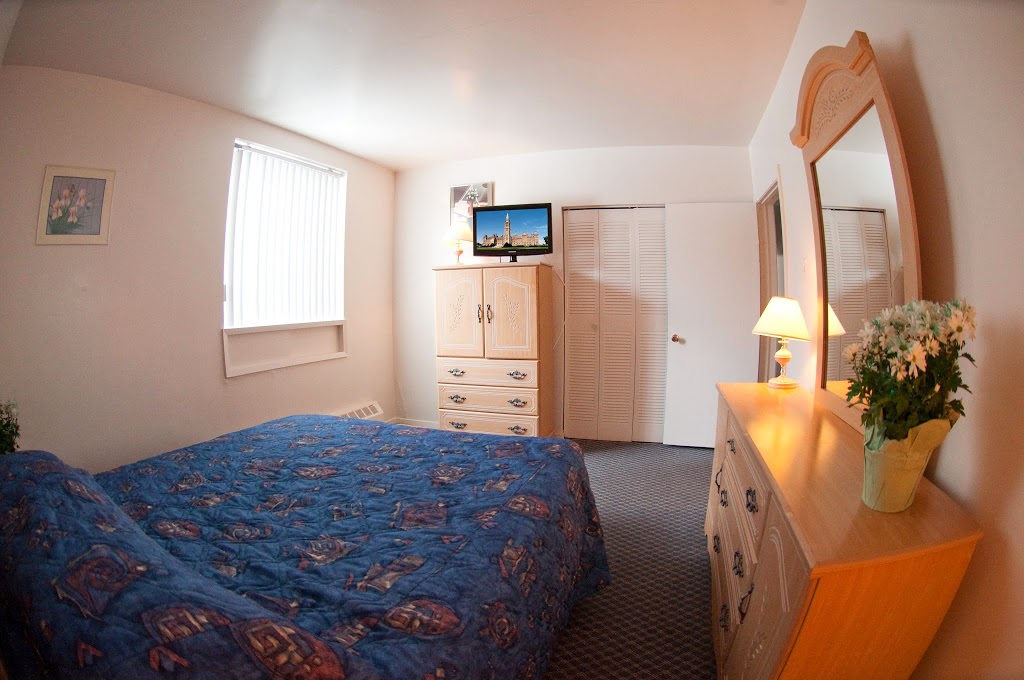 McKellar Park Suites | 1983 Carling Ave, Ottawa, ON K2A 1E9, Canada | Phone: (613) 722-4273