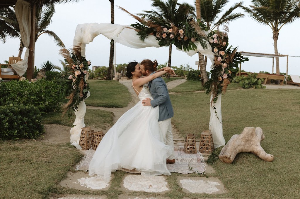 Destination Dream Weddings | 8520 Jasper Ave, Edmonton, AB T5H 3S4, Canada | Phone: (204) 406-4876