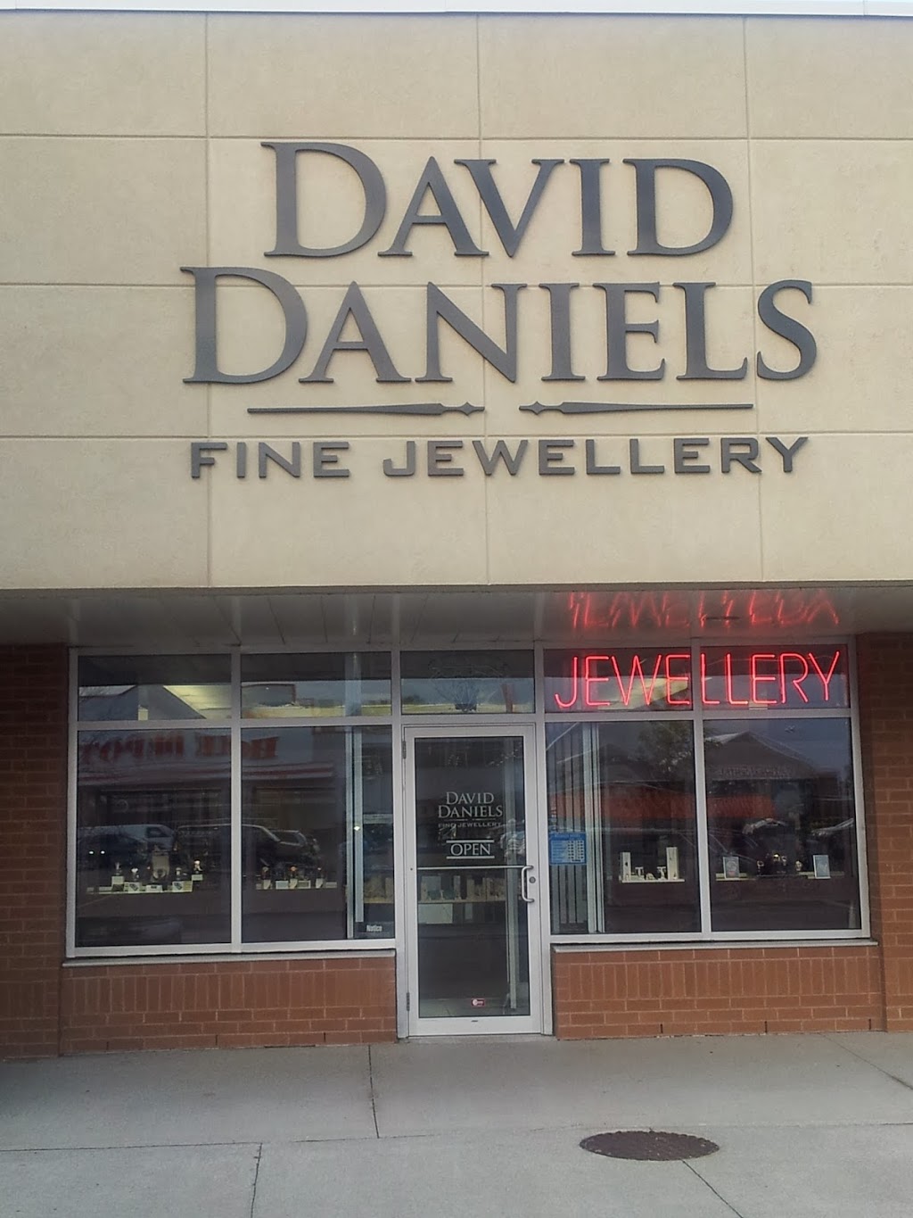 David Daniels Fine Jewellery Inc. | jewelry store | 125 Cross Ave. Unit C-3 Trafalgar Village Shopping Plaza, Oakville, ON L6J 2W8, Canada | 9058443198 OR +1 905-844-3198