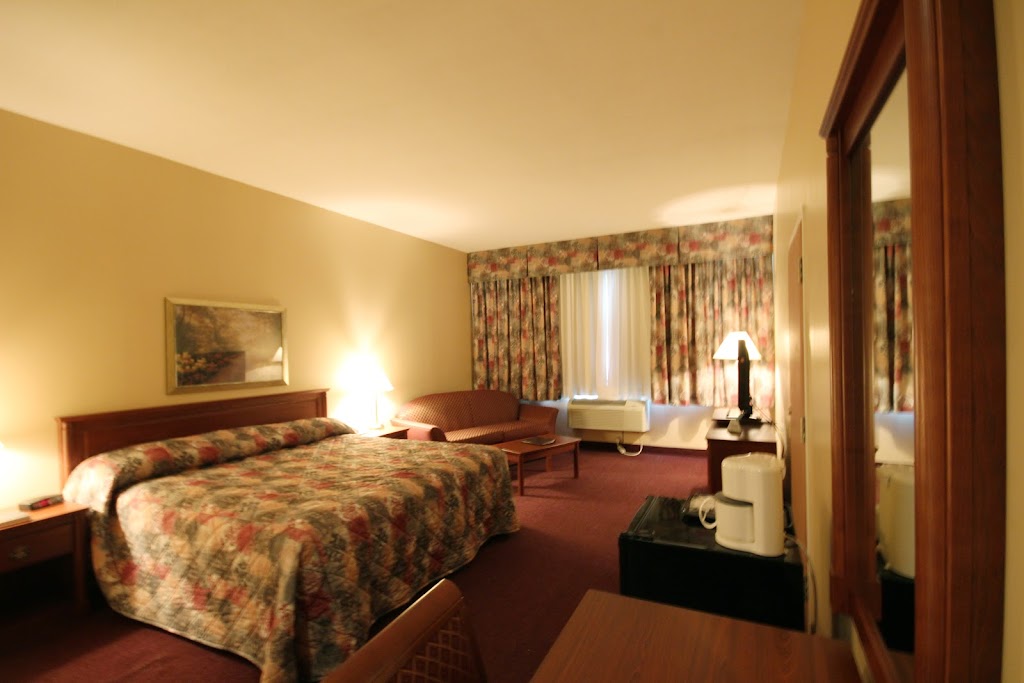 Adams Airport Inn | 2721 Bank St, Gloucester, ON K1T 1N1, Canada | Phone: (613) 738-3838