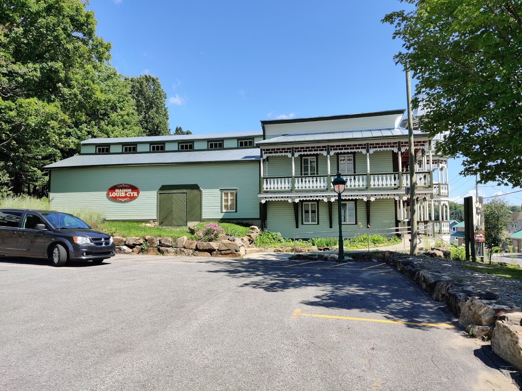 Maison Louis-Cyr | 215 Rue Sainte-Louise, Saint-Jean-de-Matha, QC J0K 2S0, Canada | Phone: (450) 886-1666