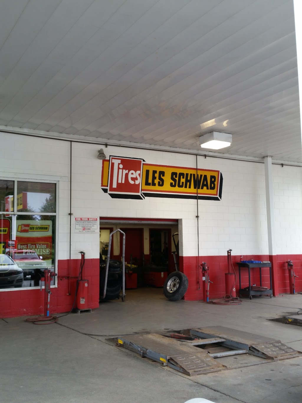 Les Schwab Tire Center | 4020 Meridian St, Bellingham, WA 98226, USA | Phone: (360) 671-4042