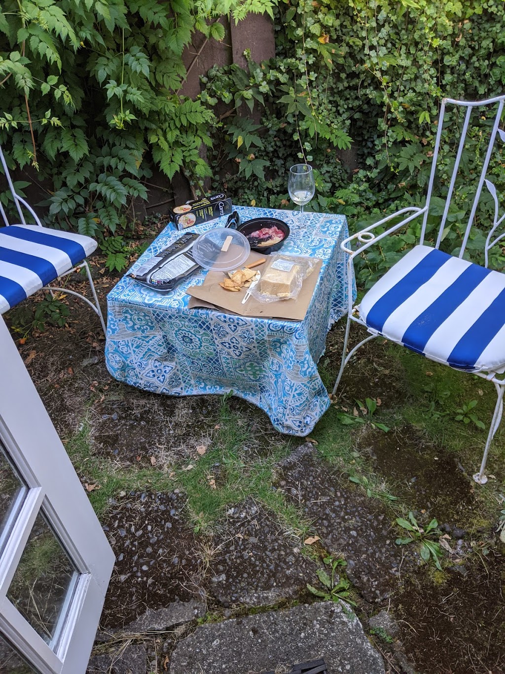 La Rosetta B&B | 106 Hoylake Rd E, Qualicum Beach, BC V9K 1L7, Canada | Phone: (250) 752-7227