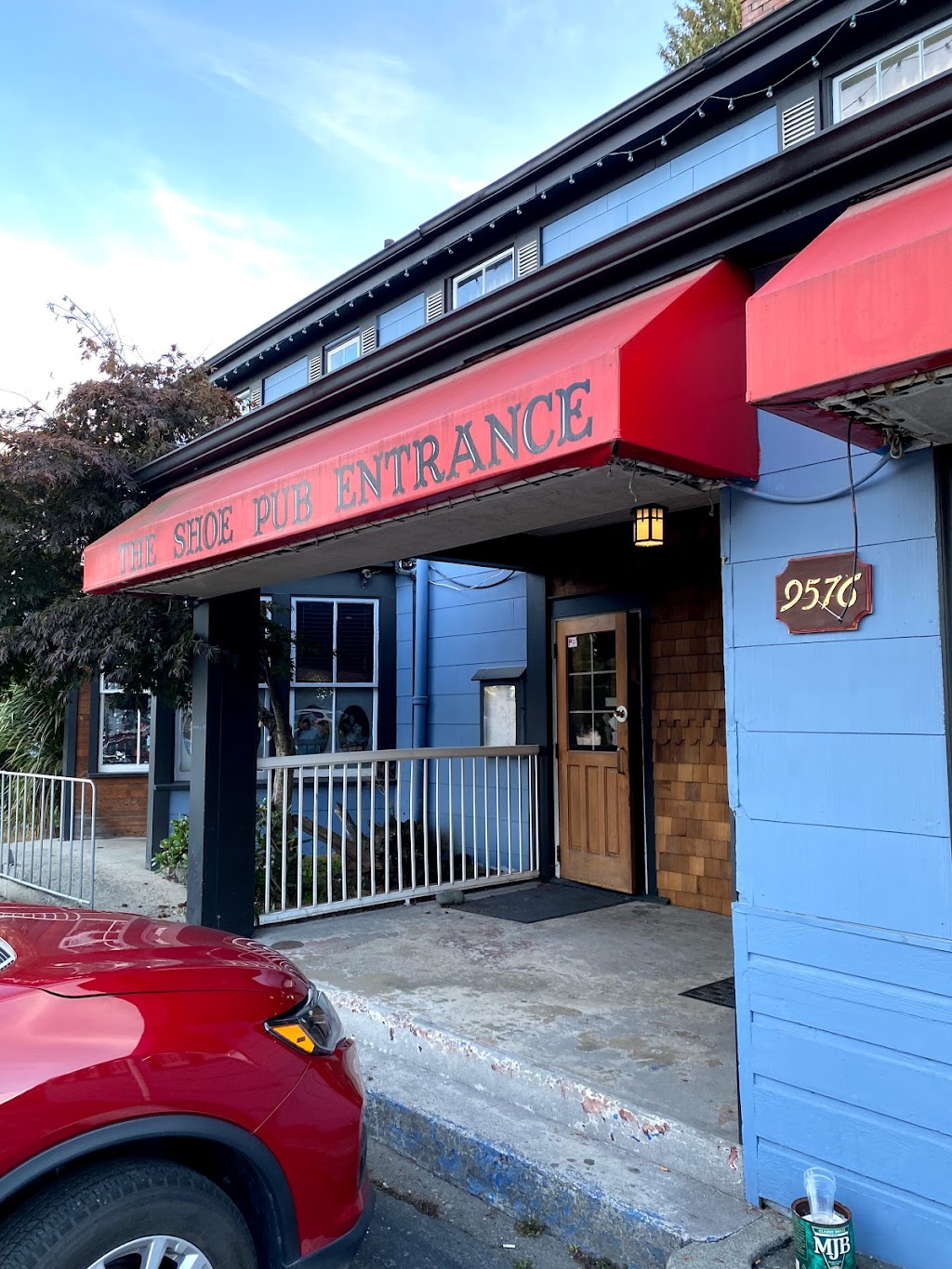 The Shoe Pub | 9576 Chemainus Rd, Chemainus, BC V0R 1K5, Canada | Phone: (250) 416-0411