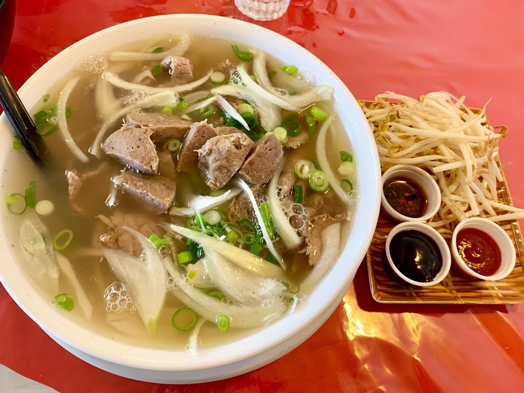 Weyburn Noodle House | 304 1 Ave SE, Weyburn, SK S4H 1W6, Canada | Phone: (306) 842-8808