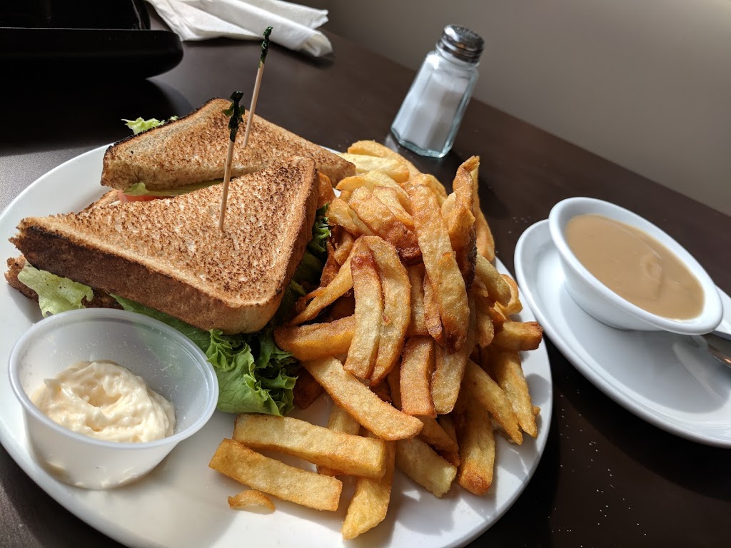 Little Beaver Restaurant | 9909 Glendon Dr, Komoka, ON N0L 1R0, Canada | Phone: (519) 471-1200