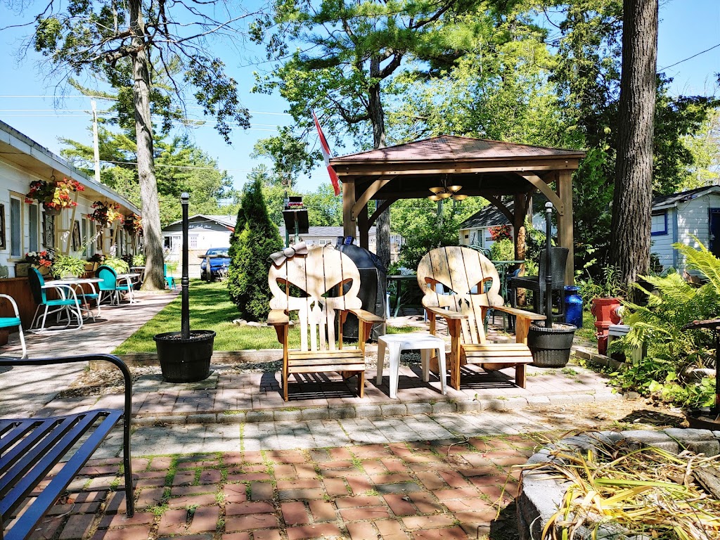 Santa Fé Motel | 147 Mosley St, Wasaga Beach, ON L9Z 2C2, Canada | Phone: (705) 429-3088