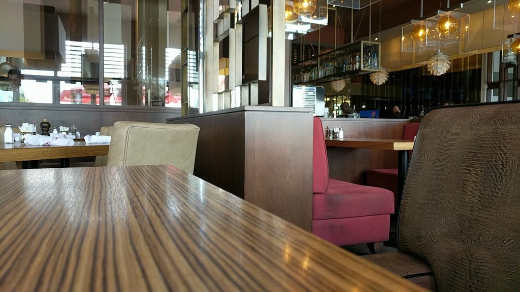 Table 51 | 3035 Boulevard le Carrefour, Laval, QC H7T 1C8, Canada | Phone: (450) 781-8851