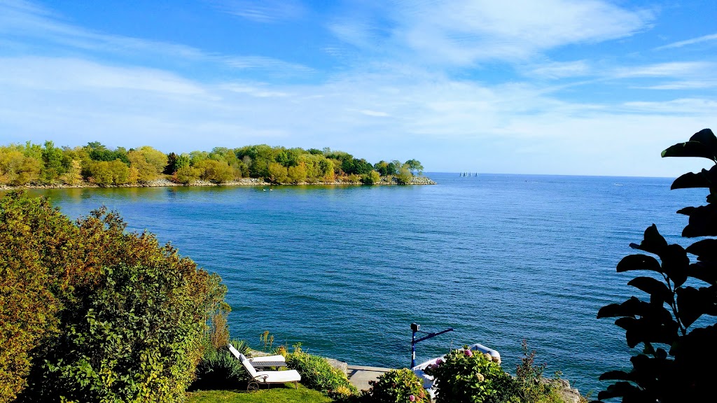 Helen Molasy Memorial Park | 536 Richey Crescent, Mississauga, ON L5G 1N4, Canada | Phone: (905) 615-4311