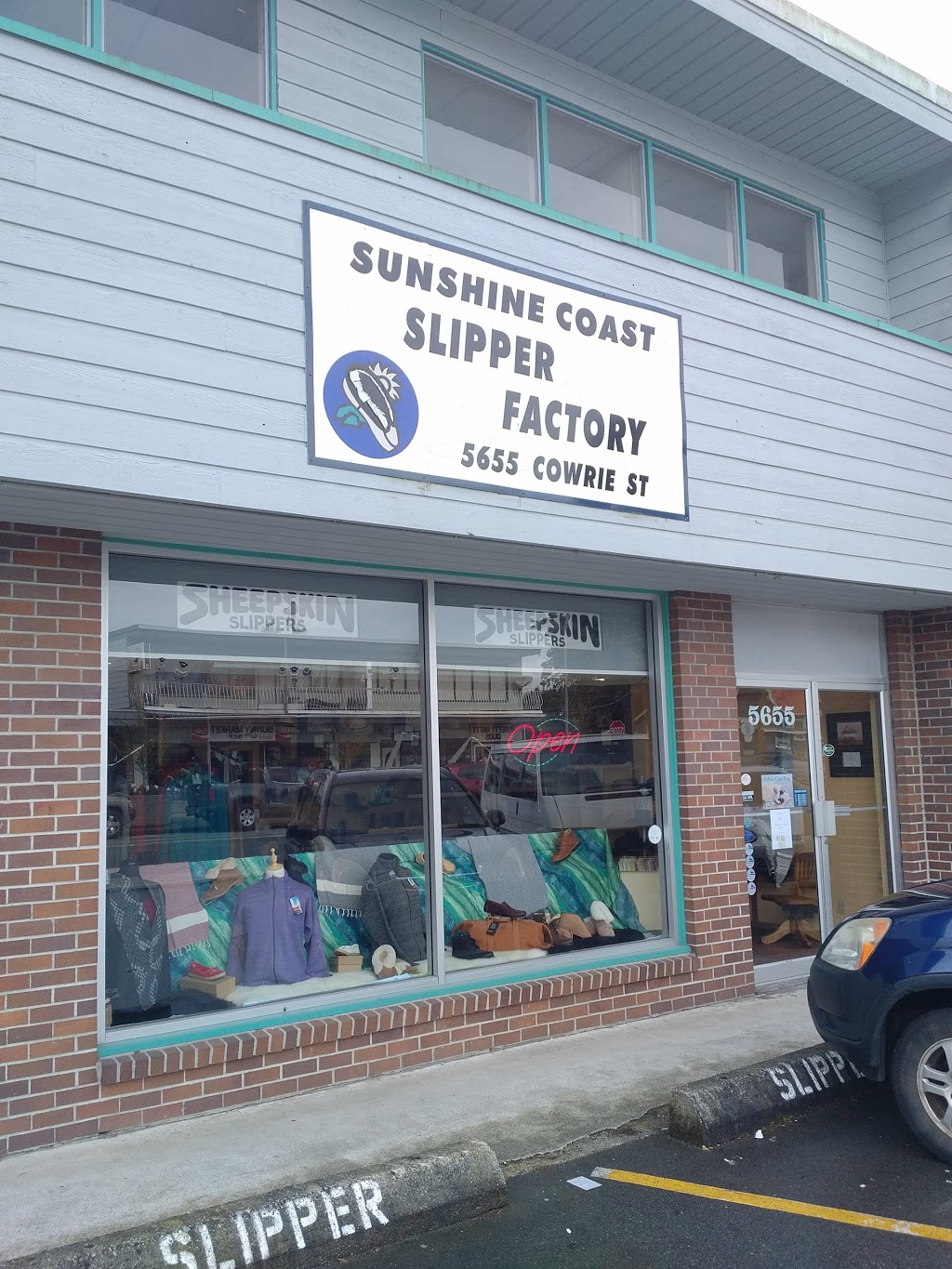 Sunshine Coast Slipper Factory | 5655 Cowrie St, Sechelt, BC V0N 3A0, Canada | Phone: (800) 499-1636