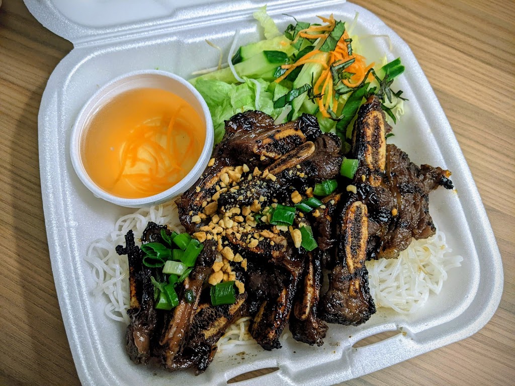 Pho Hoang Seasons | 605 Sterling Lyon Pkwy, Winnipeg, MB R3P 2S8, Canada | Phone: (204) 415-8889