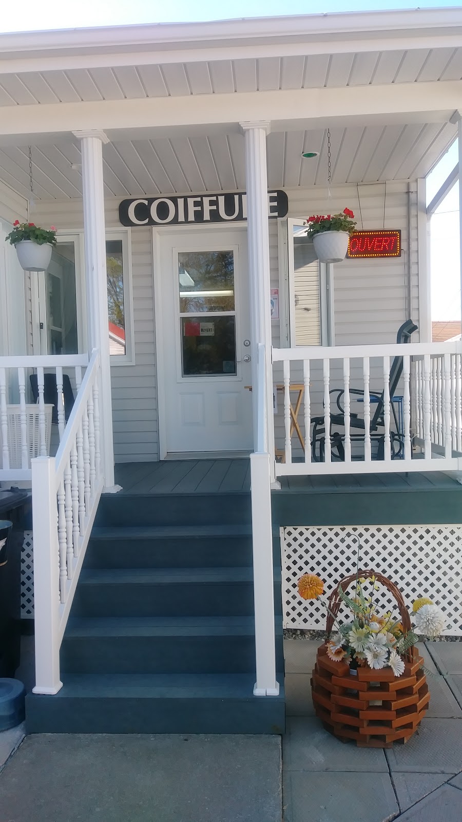 Coiffure Elegante | 211 Bd de lAnse, Roberval, QC G8H 1Z1, Canada | Phone: (418) 275-7170