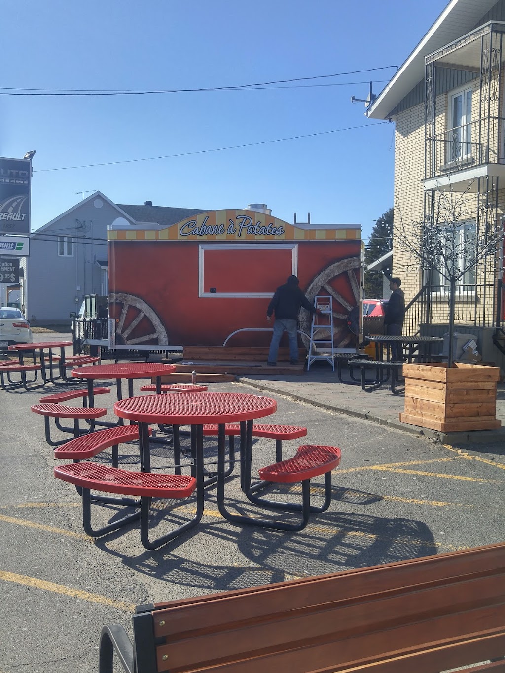 Bar Laitier Mistouk | 5471 Avenue du Pont N, Alma, QC G8E 1V2, Canada | Phone: (418) 347-5026