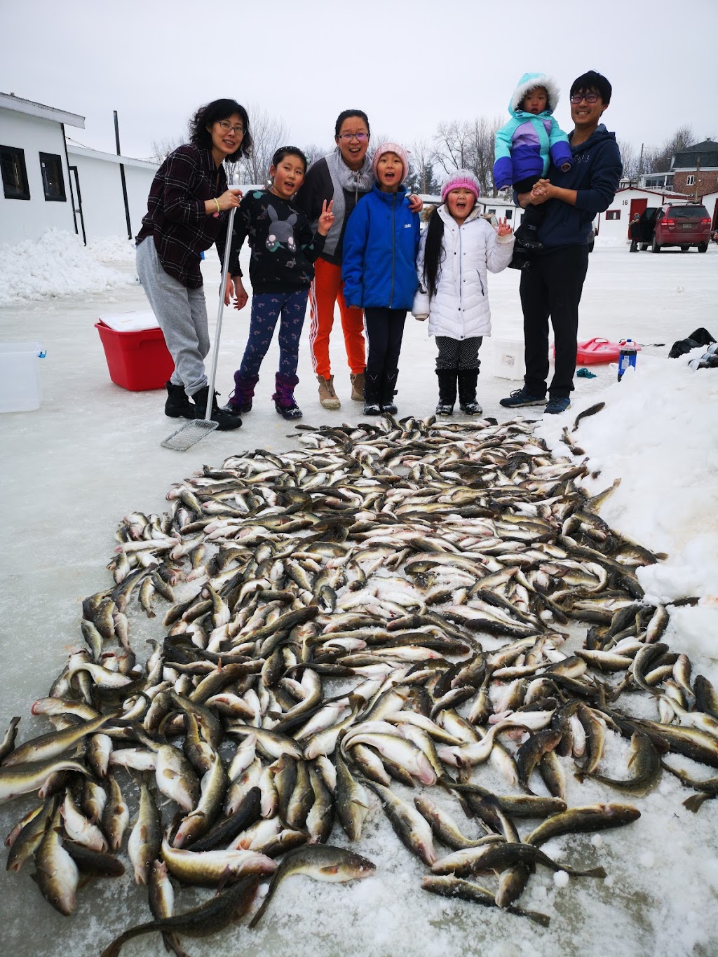 Centre de Pêche Grimard | 915 2e Av, Sainte-Anne-de-la-Pérade, QC G0X 2J0, Canada | Phone: (418) 325-2220