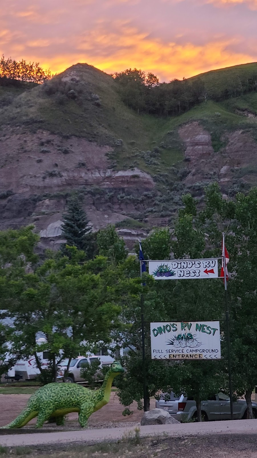 Dinos Rv Nest | 550 N Dinosaur Trail, Drumheller, AB T0J 0Y1, Canada | Phone: (403) 823-3288