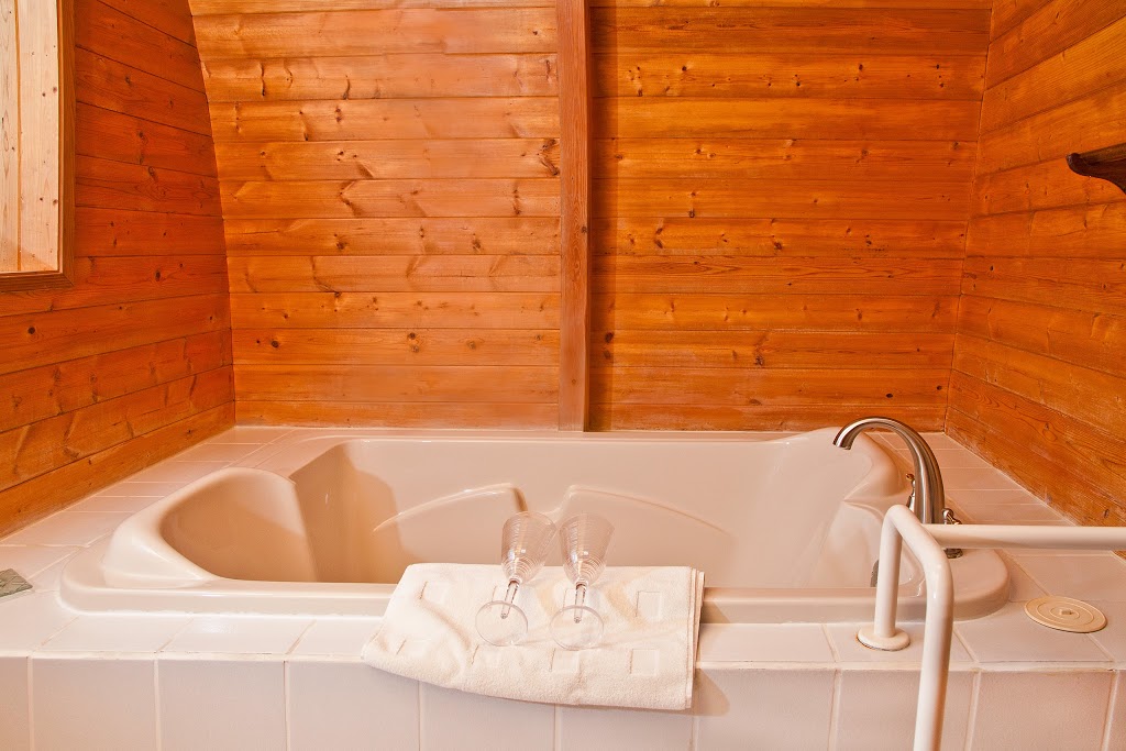Mineral Springs Resort | 1460 N Beach Rd, Salt Spring Island, BC V8K 1J4, Canada | Phone: (250) 537-4111