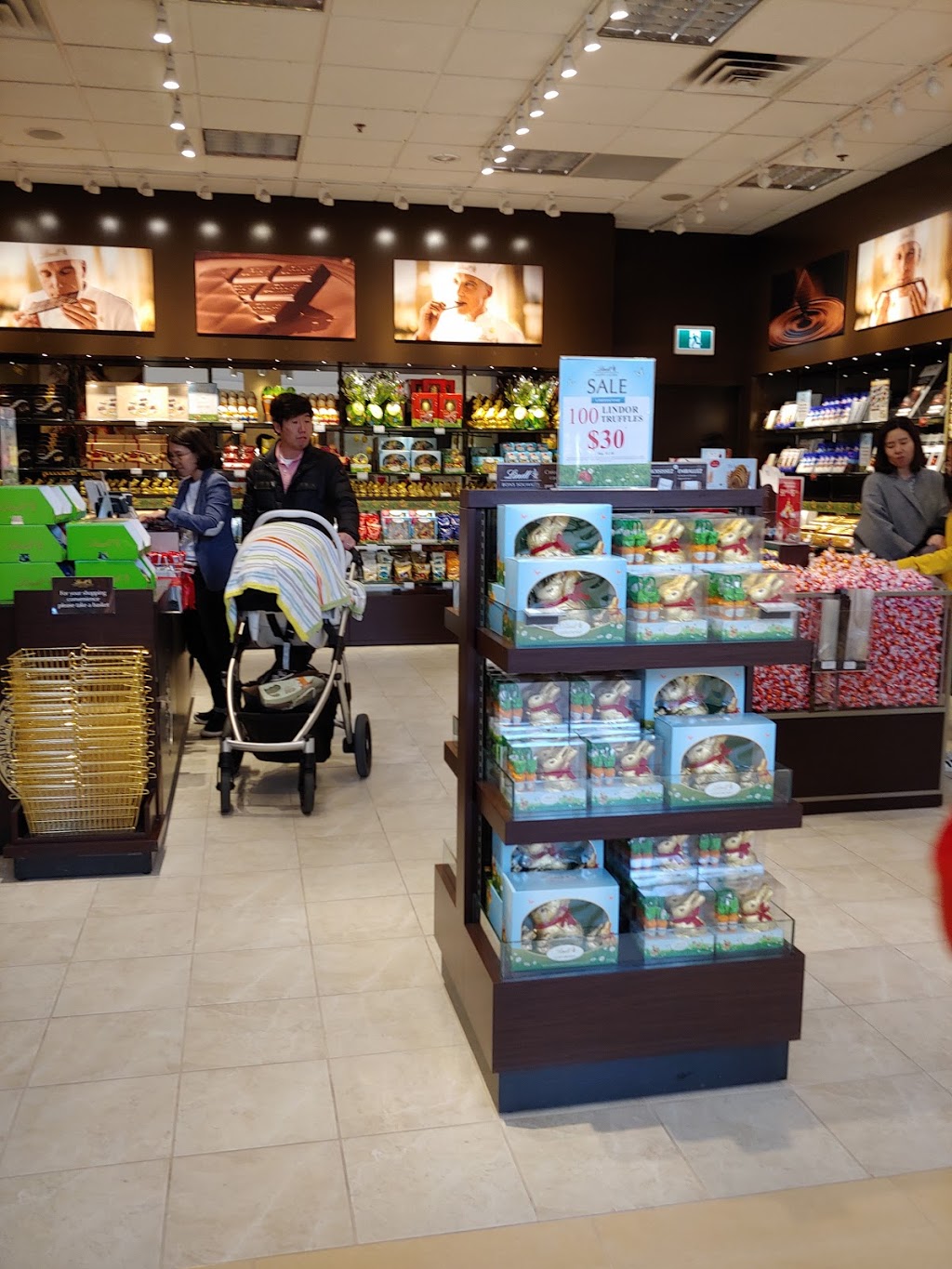 Hillcrest Mall | 9350 Yonge St, Richmond Hill, ON L4C 5G2, Canada | Phone: (905) 883-1400