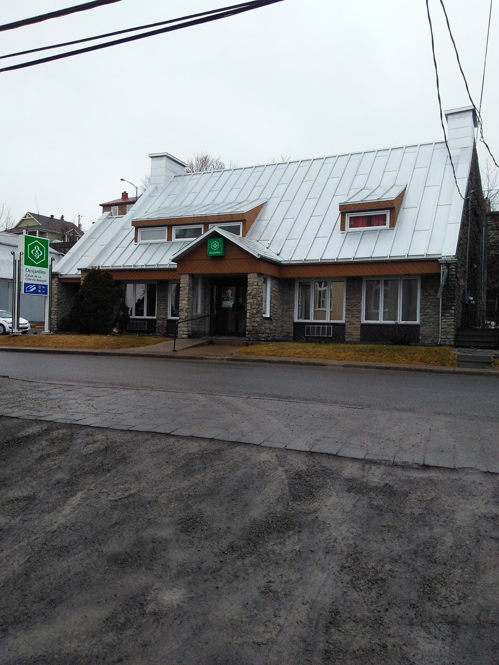 Caisse Desjardins de La Côte-de-Beaupré | 7973 Ave Royale, Château-Richer, QC G0A 1N0, Canada | Phone: (418) 827-3768