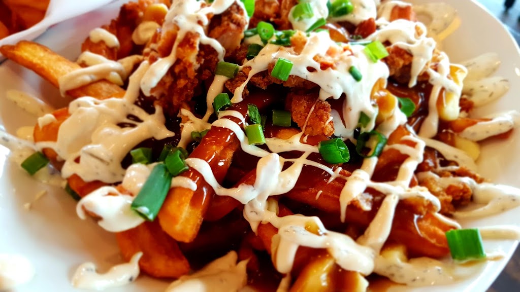St. Louis Bar & Grill | 30 45th St S, Wasaga Beach, ON L9Z 0A6, Canada | Phone: (705) 352-1491