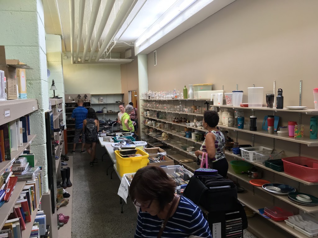 Comptoir dentraide Bois-des-Filion | 388 Bd Adolphe-Chapleau, Bois-des-Filion, QC J6Z 1H5, Canada | Phone: (450) 621-5521