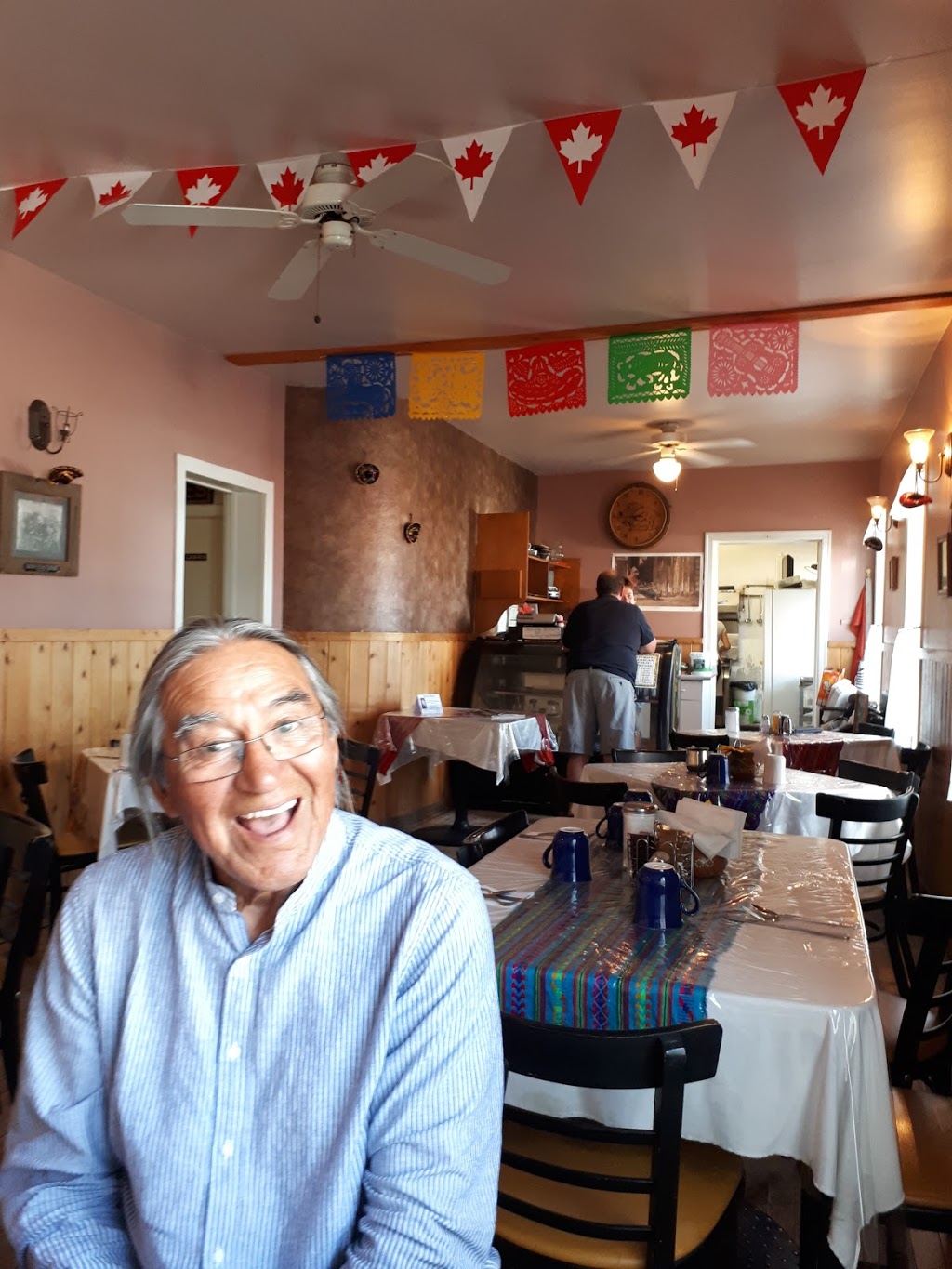 Auditorium Hotel | 2011 20 Ave, Nanton, AB T0L 1R0, Canada | Phone: (403) 646-2746