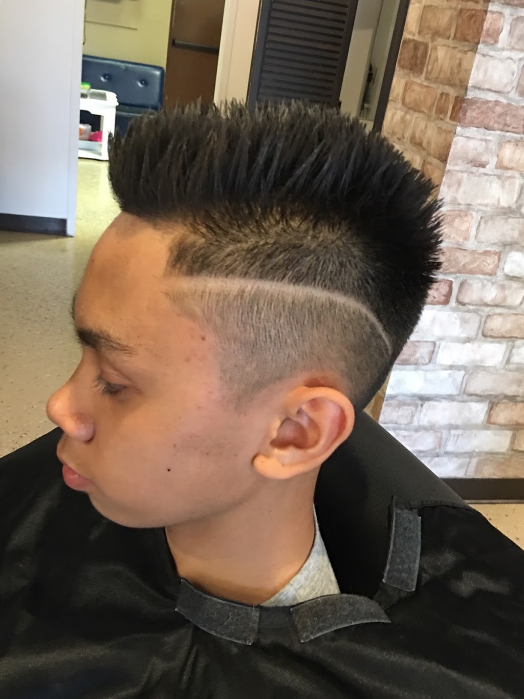 Magic Comb | 5852 Malden Rd, Windsor, ON N9H 1S4, Canada | Phone: (519) 969-2404