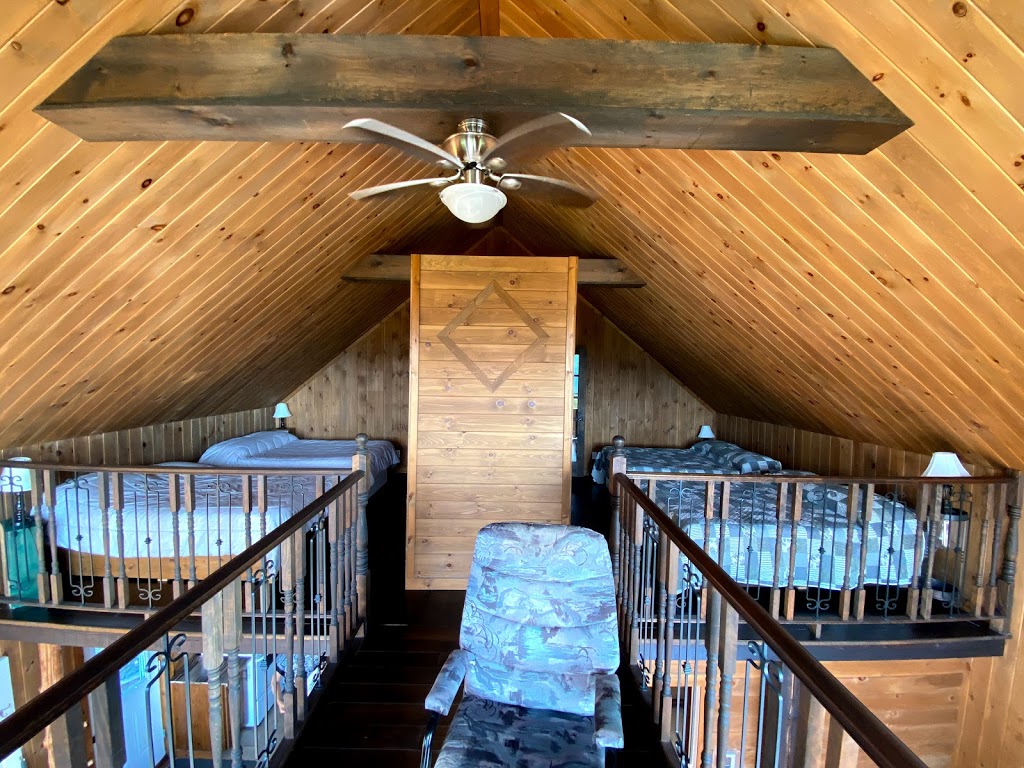 Chalet de la Halte | 26 QC-212, Notre-Dame-des-Bois, QC J0B 2E0, Canada | Phone: (819) 582-2549
