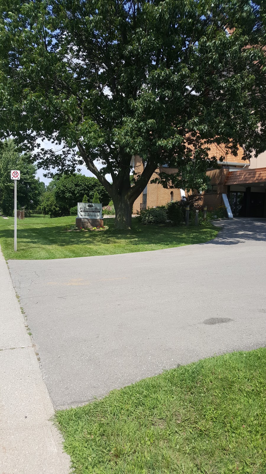 St. Thomas More Catholic Church | 6548 Dorchester Rd, Niagara Falls, ON L2G 5T5, Canada | Phone: (905) 356-7533