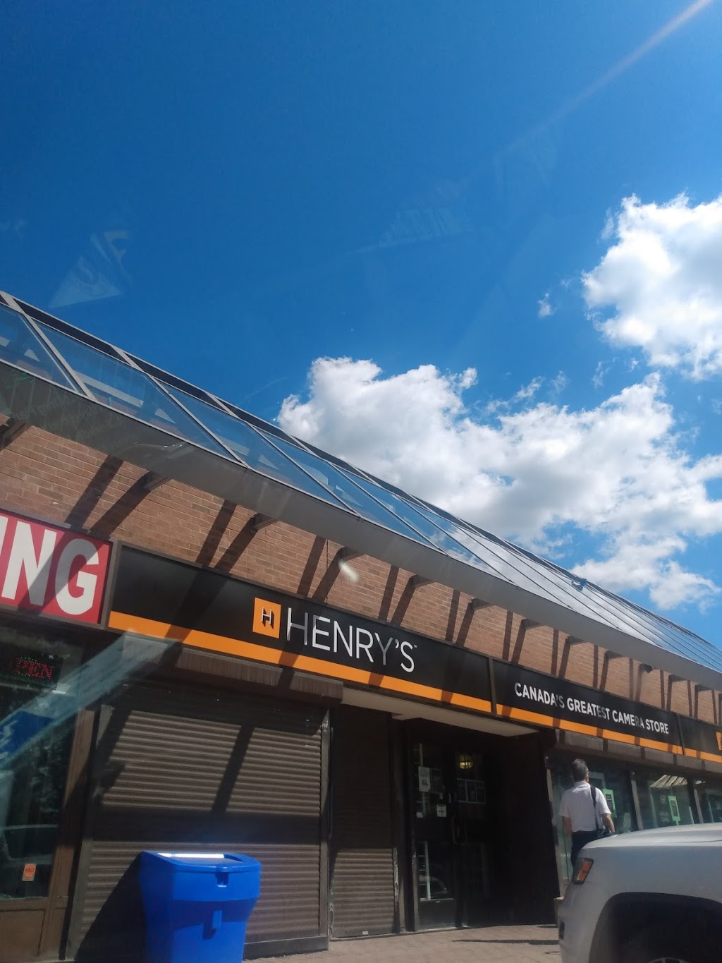 Henrys | 330 Steeles Ave W, Thornhill, ON L4J 6W9, Canada | Phone: (905) 886-1020