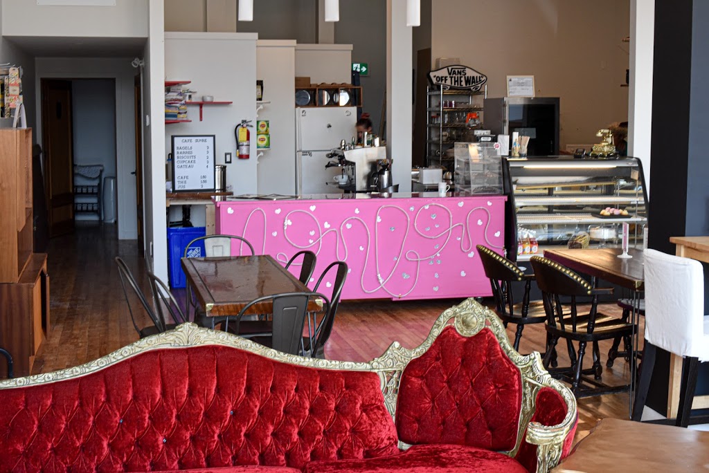 Café Sucré | 739 Principale St, Casselman, ON K0A 1M0, Canada | Phone: (613) 427-2233