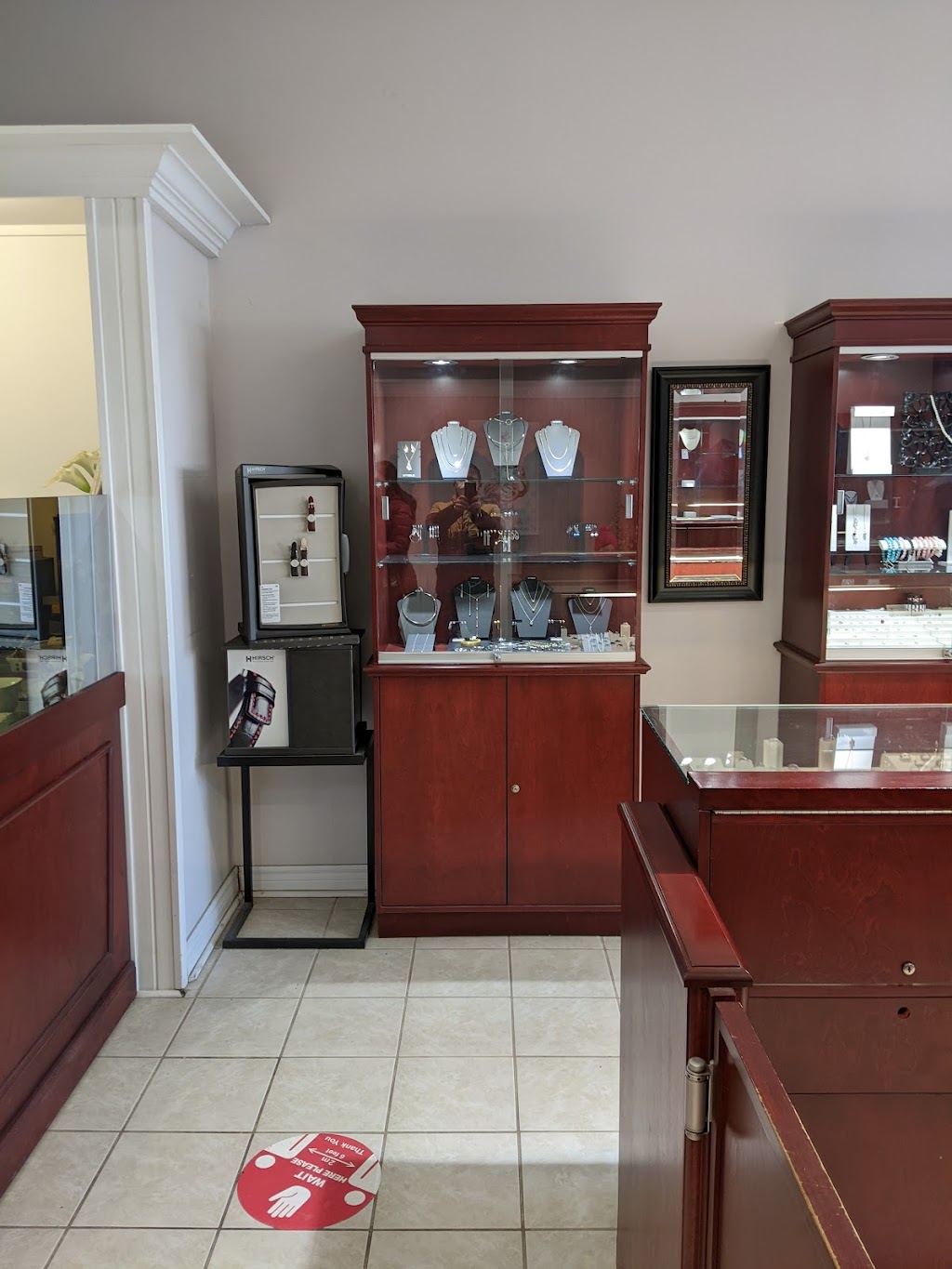 Le`s Jewellery | 2446 Bank St, Ottawa, ON K1V 1A4, Canada | Phone: (613) 733-3888