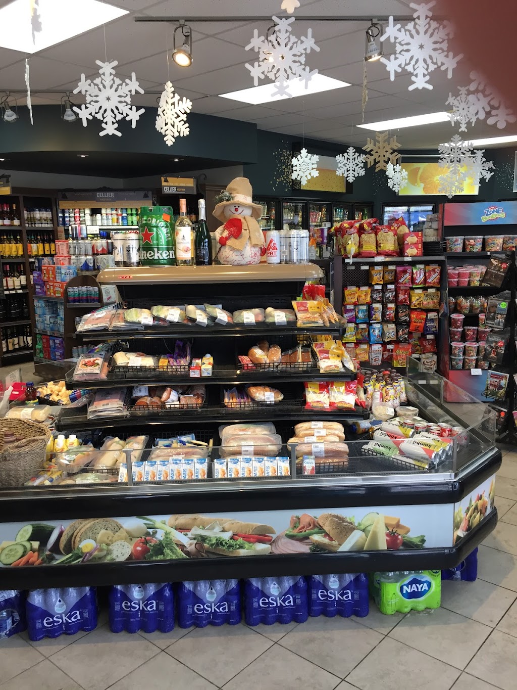 Dépanneur Boni-Soir | 1794 Rue Principale, Chambord, QC G0W 1G0, Canada | Phone: (418) 342-6712