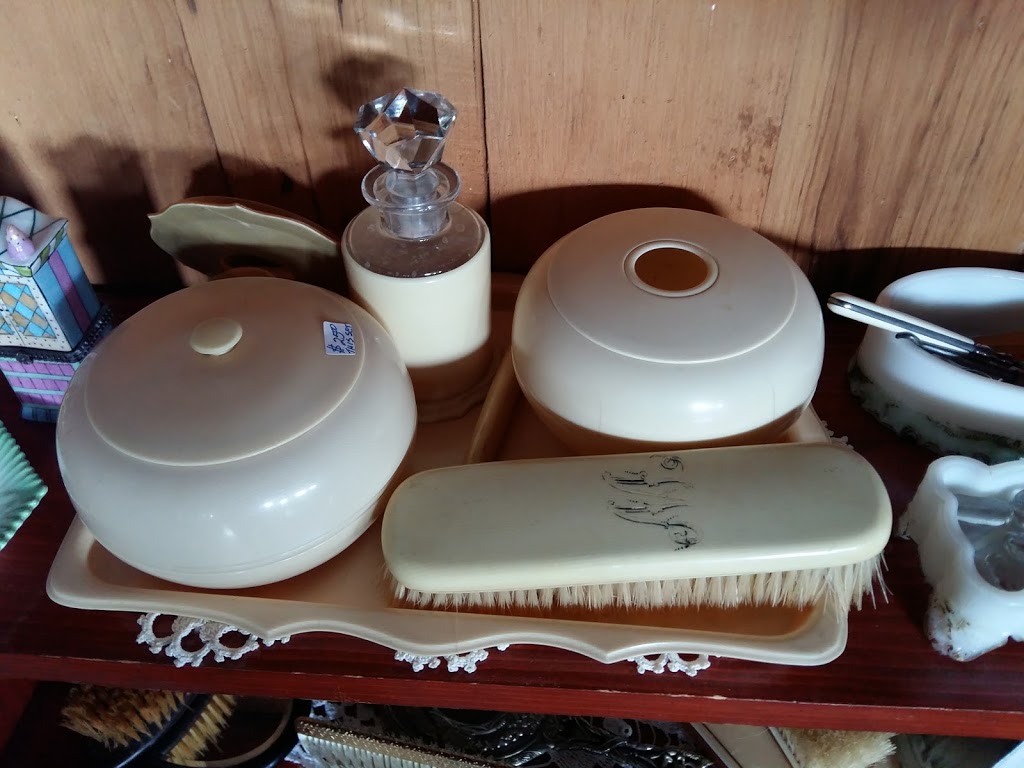 Top of the Stairs Antiques & Collectibles | 36 Niagara St, Welland, ON L3C 1H9, Canada | Phone: (289) 687-7634