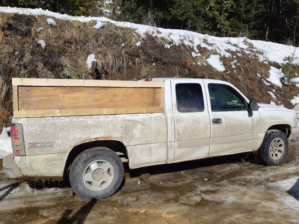 North Shuswap Junk Removal | 2943 Vickers Trail, Anglemont, BC V0E 1M8, Canada | Phone: (250) 517-8172