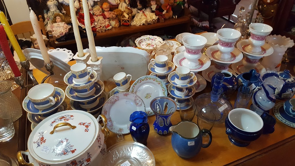 Whistle Post Antiques & Nostalgia | 211 Main St W, Merrickville, ON K0G 1N0, Canada | Phone: (613) 269-2770