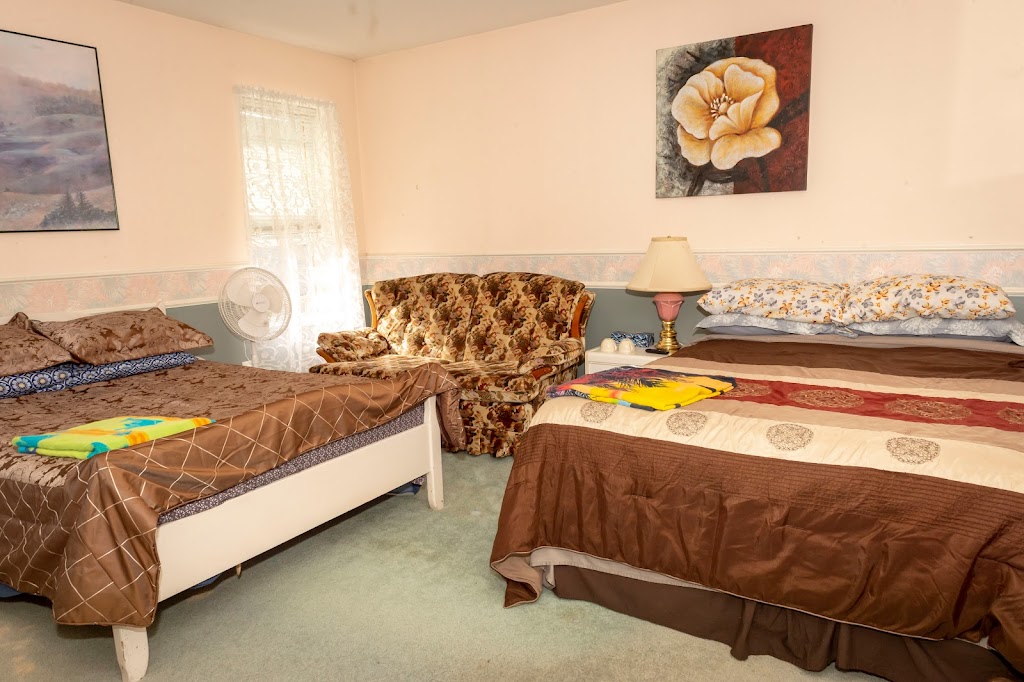 Anitas B&B In Sidoni Home - Room Rent In Abbotsford BC | 2959 Sidoni Pl, Abbotsford, BC V2T 5K1, Canada | Phone: (604) 700-8982