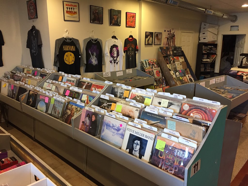 Rick’s Record Shack & Wifey’s Closet | 3348 Lake Shore Rd, Buffalo, NY 14219, USA | Phone: (716) 563-9116