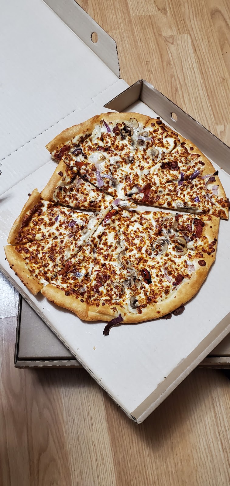 Pizza Hut | 1770 Huron Church Rd, Windsor, ON N9C 2L4, Canada | Phone: (519) 252-5570